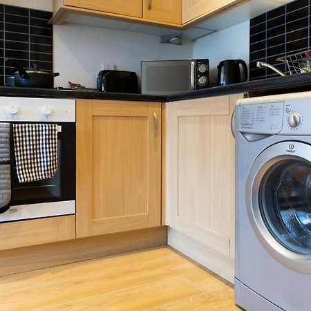 1-Bedroom Apartment With Balcony, Hoddesdon Dış mekan fotoğraf